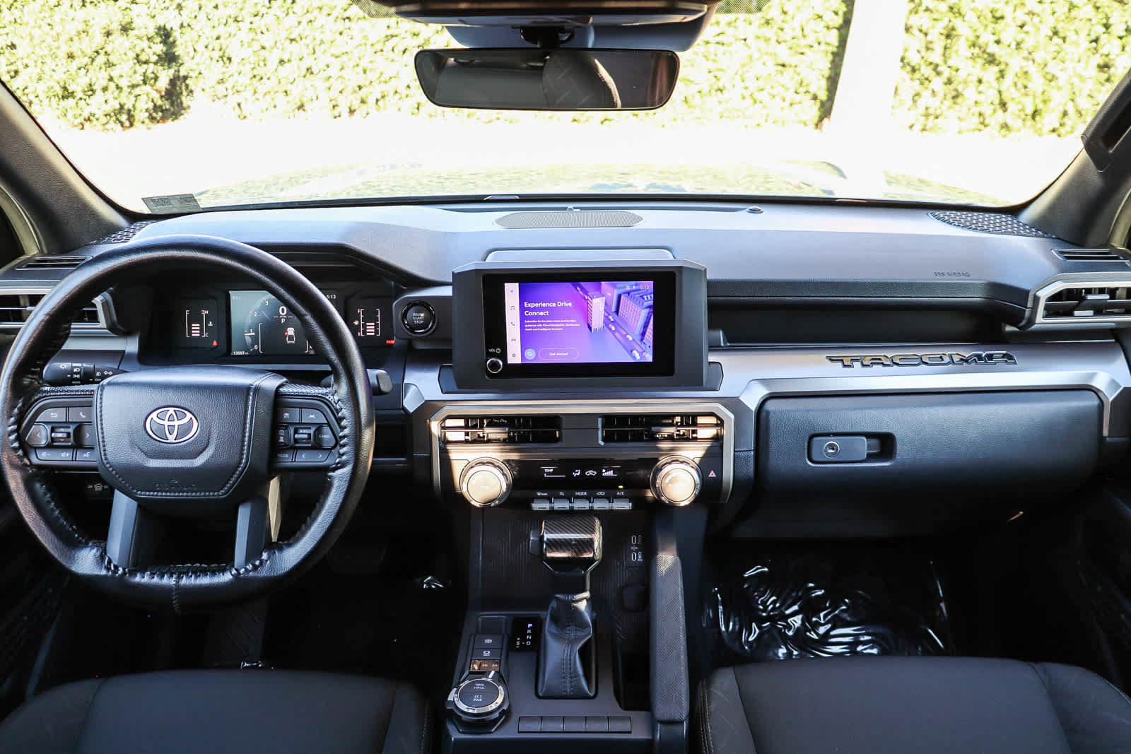 Used 2025 Toyota Tacoma SR5 AWD/4WD image 13