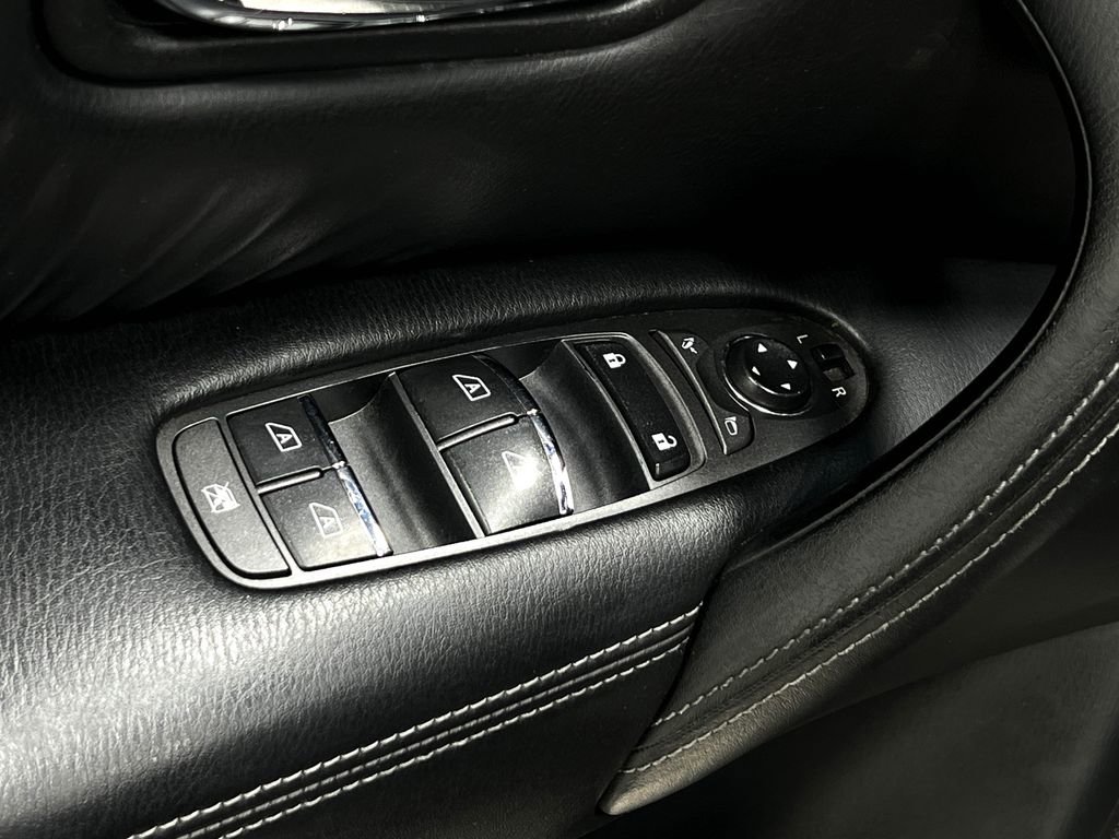 Used 2016 INFINITI QX80 Luxe w/ 22" Wheel Package image 18