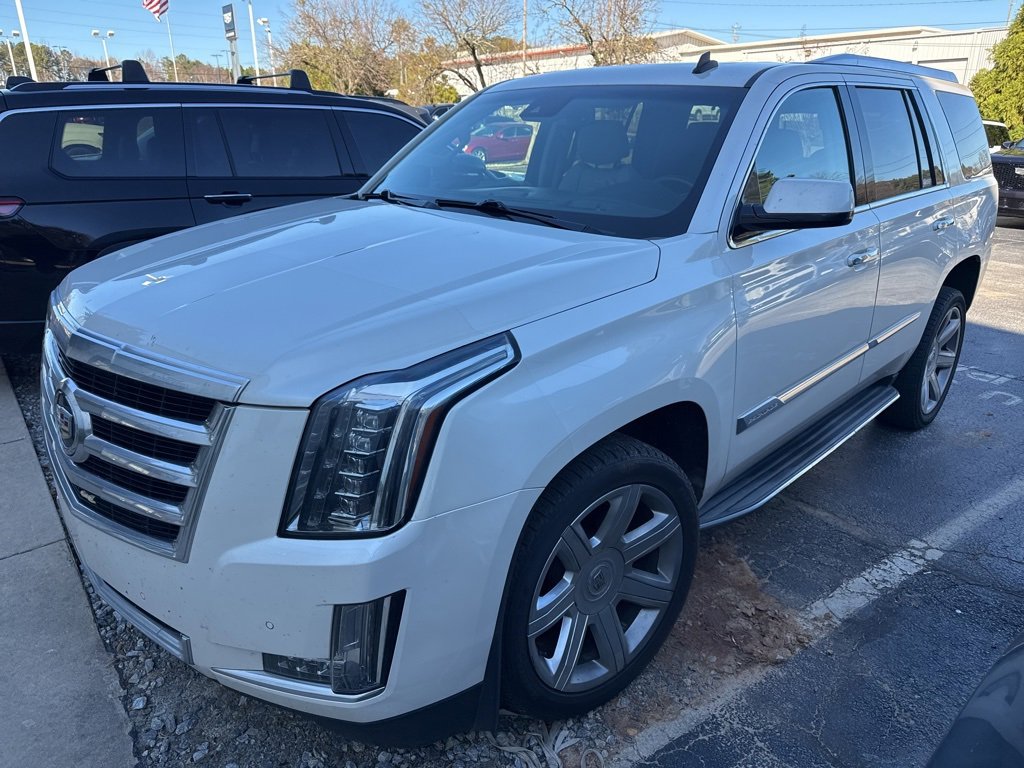 Used 2015 Cadillac Escalade Luxury image 3