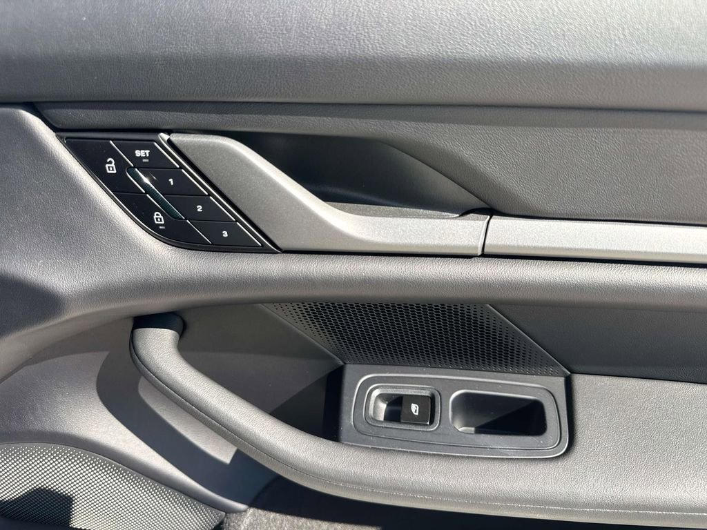Used 2025 Porsche Taycan 4S image 19