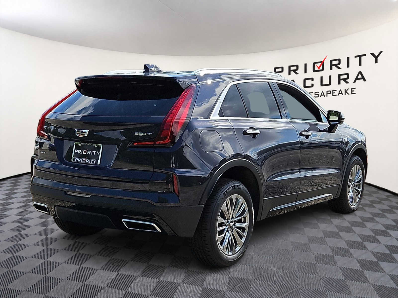 Used 2025 Cadillac XT4 Premium Luxury AWD/4WD image 4