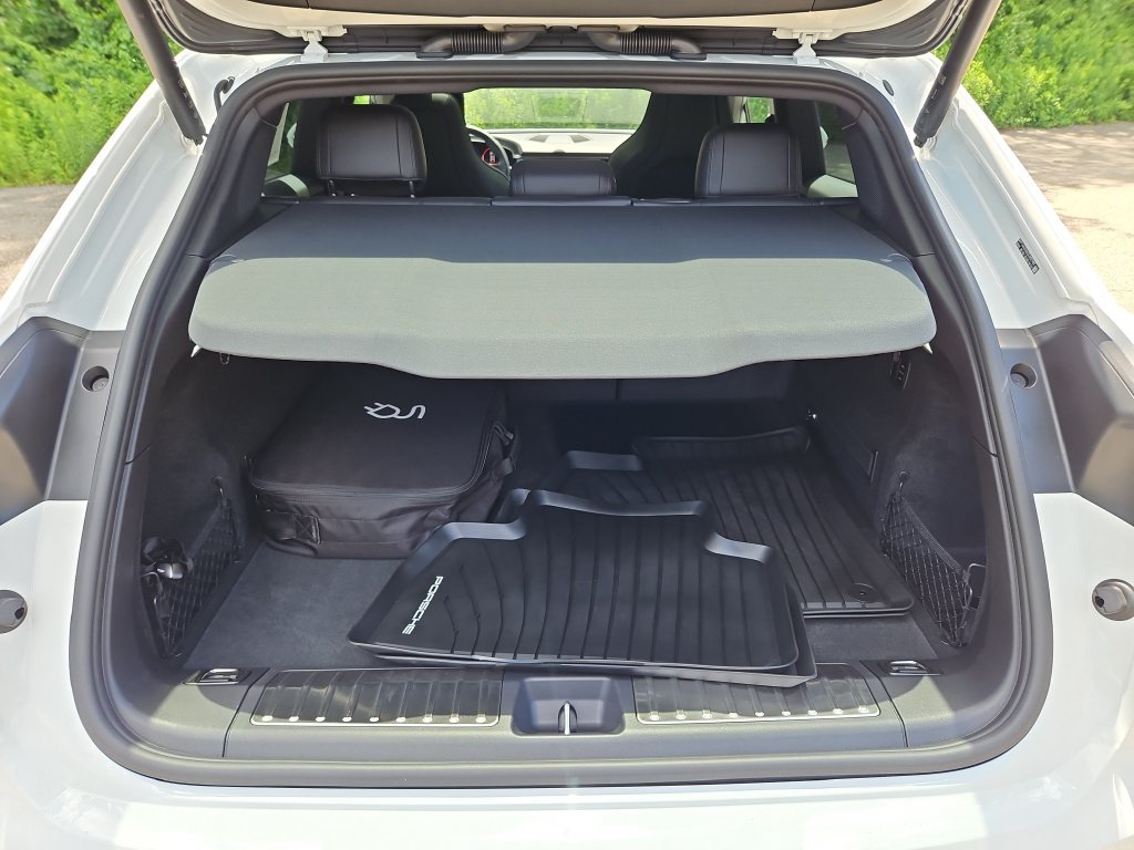 Certified 2025 Porsche Macan 4 Electric AWD/4WD image 38