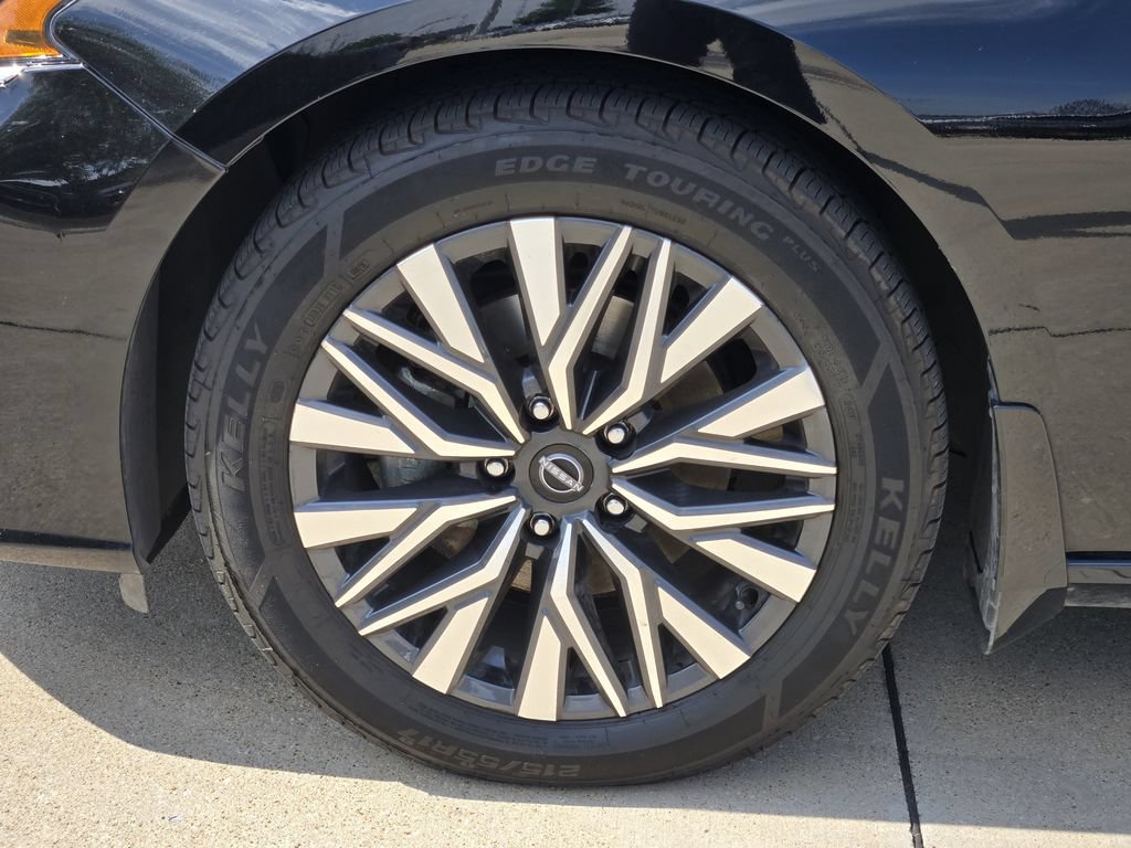 Used 2024 Nissan Altima 2.5 SV w/ SV Premium Package FWD image 17