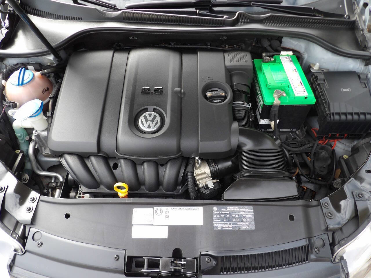 Used 2011 Volkswagen Golf 4-Door image 12
