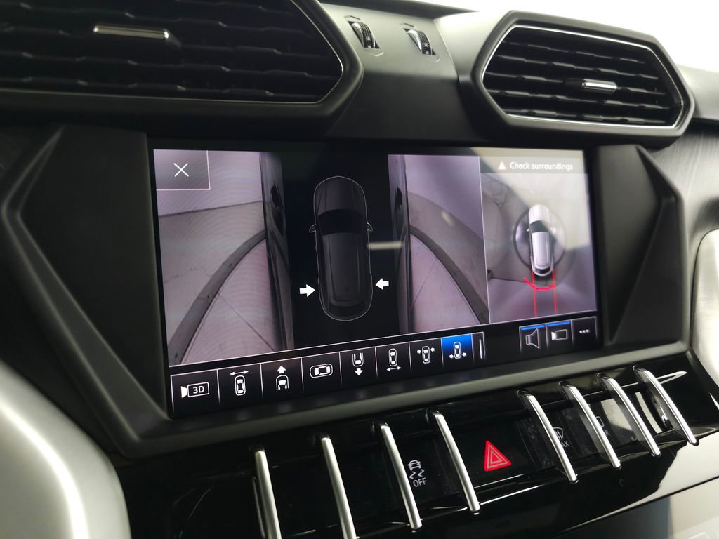 Used 2019 Lamborghini Urus AWD/4WD image 33