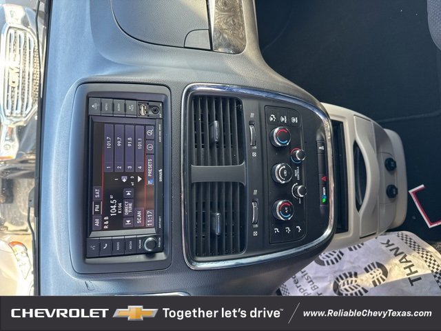 Used 2018 Dodge Grand Caravan SE w/ UConnect Hands-Free Group image 29