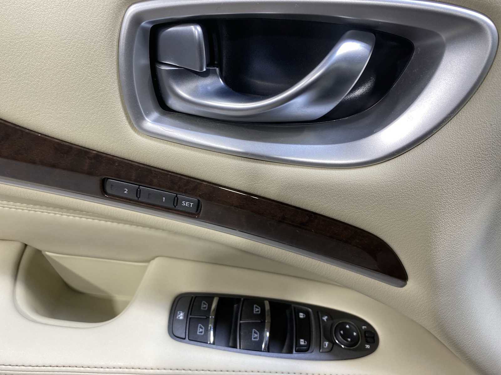 Used 2017 INFINITI QX60 FWD w/ Deluxe Technology Package image 23