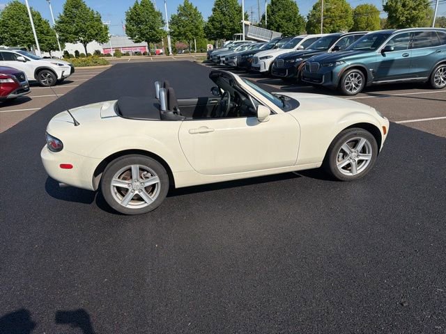 Used 2006 MAZDA MX-5 Miata Touring RWD image 7