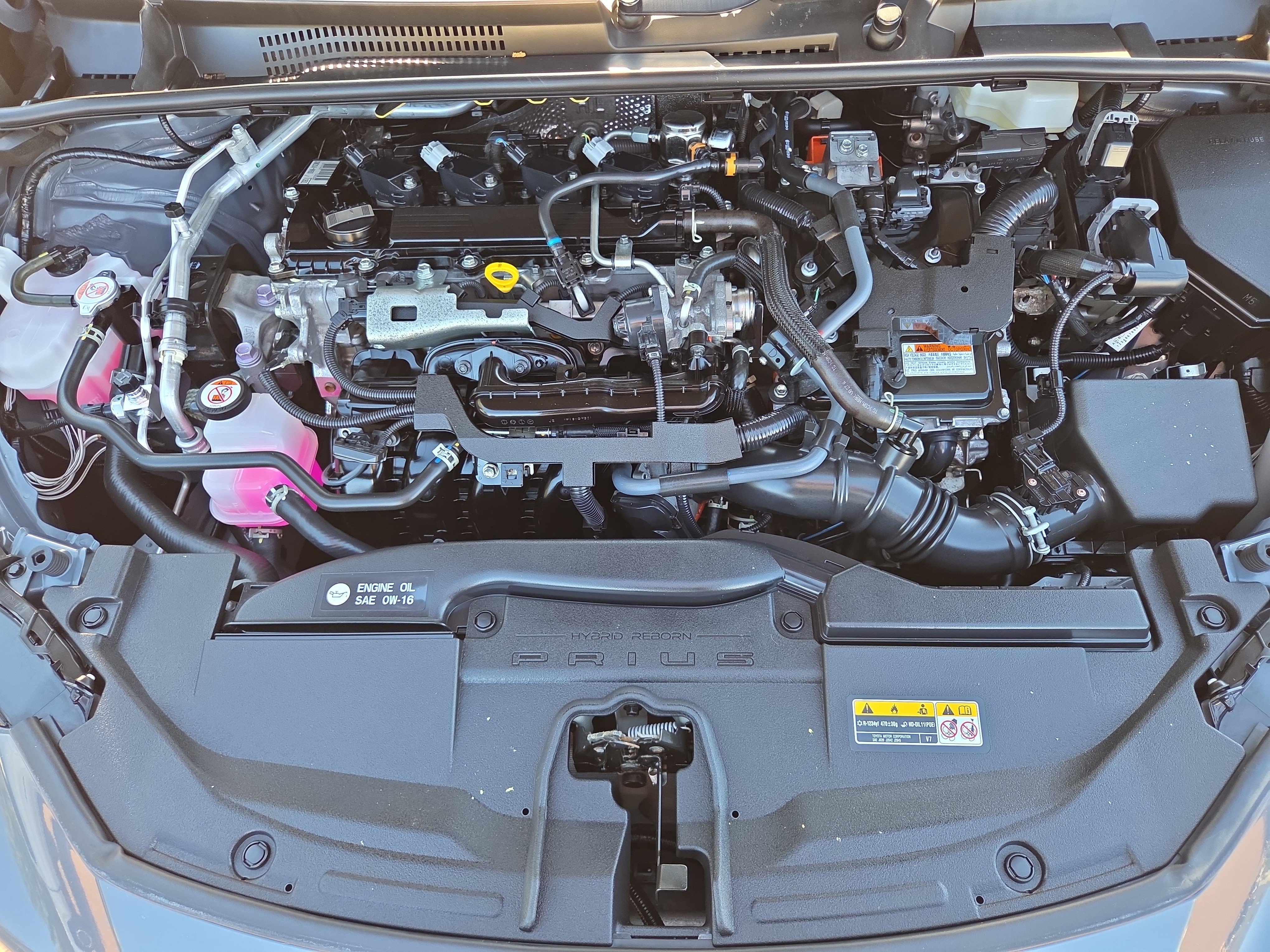 Certified 2025 Toyota Prius LE FWD image 29