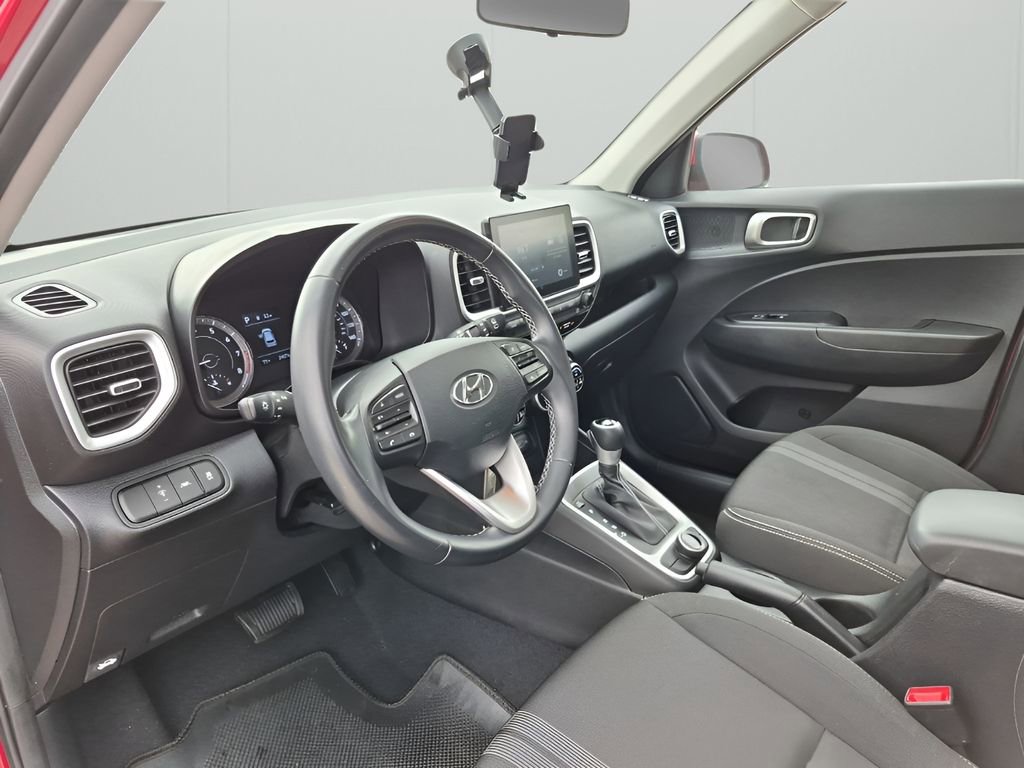 Used 2022 Hyundai Venue SEL image 28