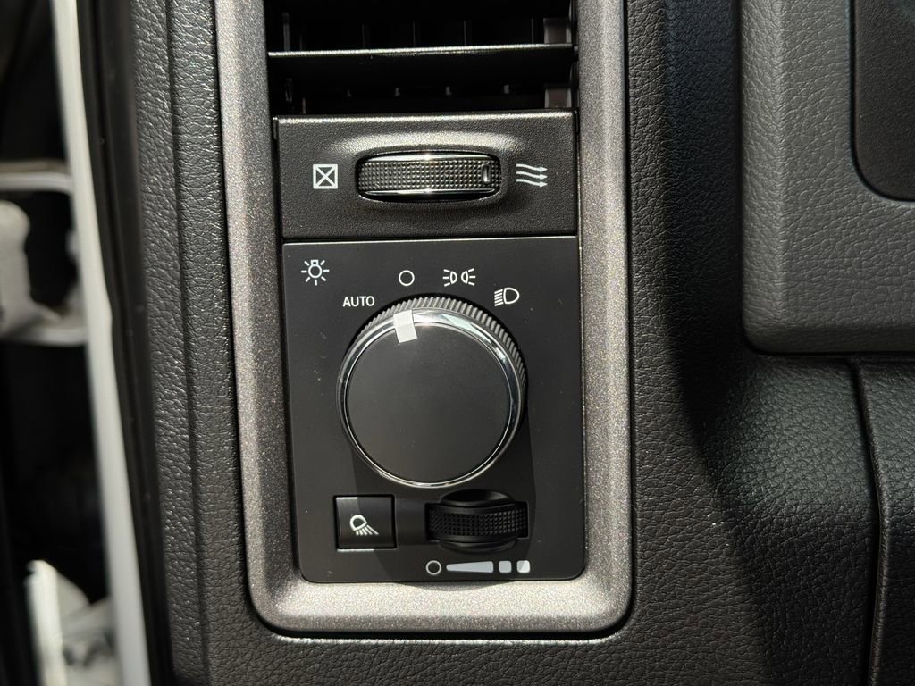 Used 2018 RAM 2500 Tradesman w/ Chrome Appearance Group AWD/4WD image 23