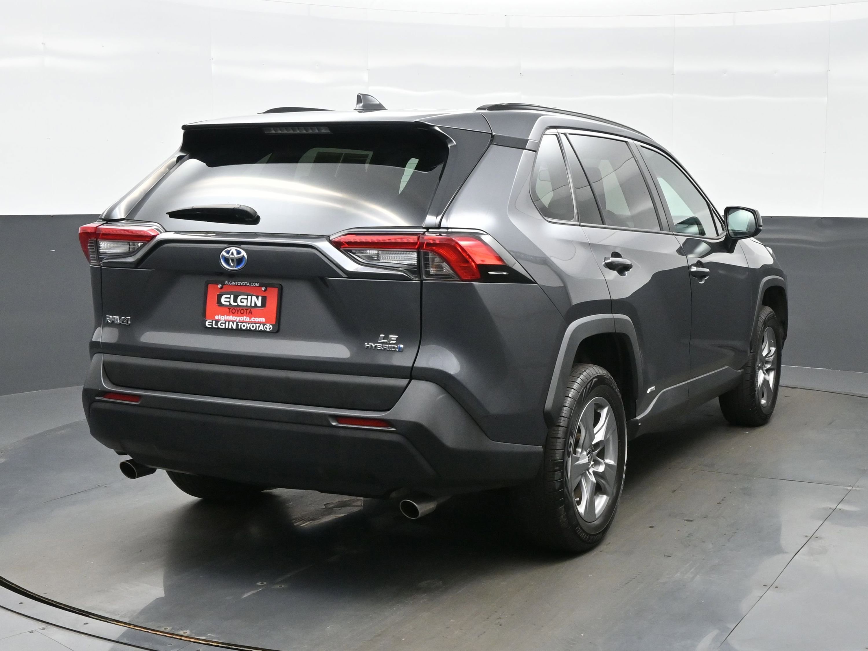 Used 2022 Toyota RAV4 LE AWD/4WD image 2
