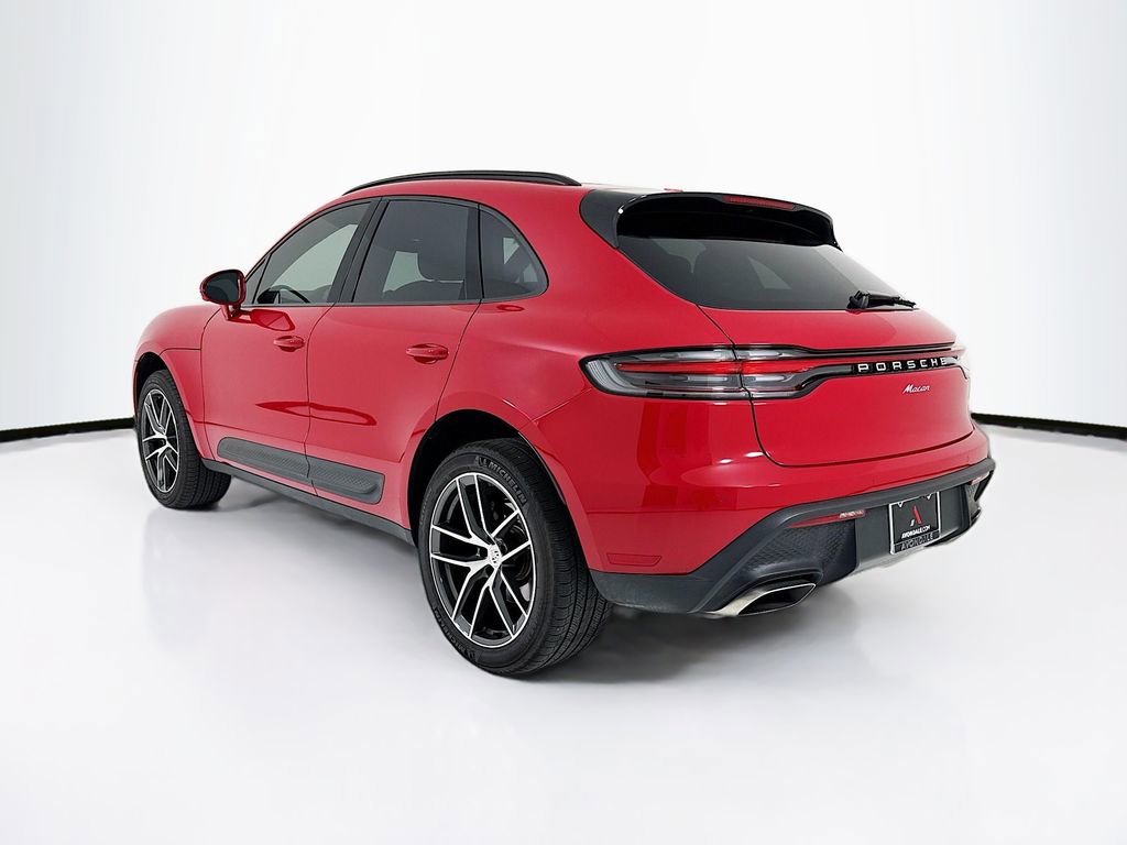 Certified 2025 Porsche Macan AWD/4WD image 3