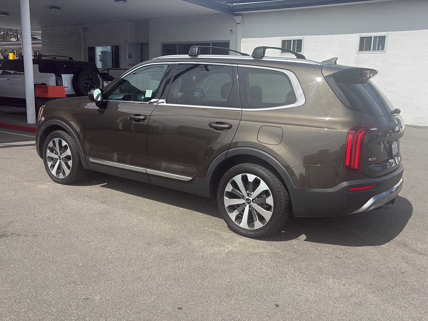 Used 2021 Kia Telluride EX w/ EX Premium Package AWD/4WD image 3