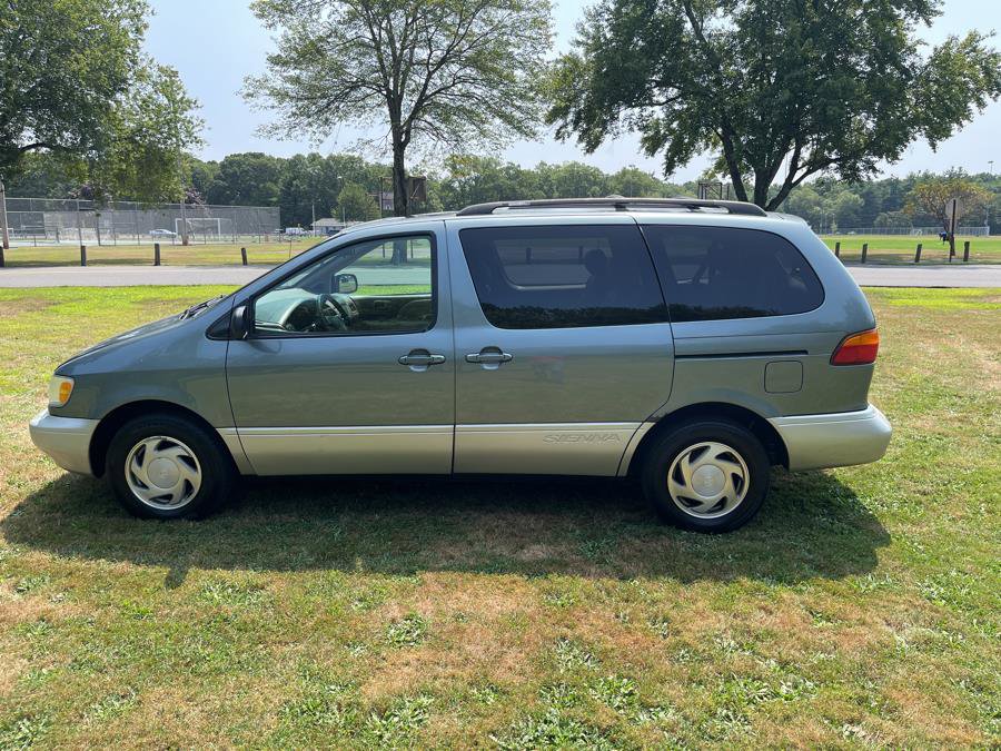 Used 1999 Toyota Sienna LE image 40
