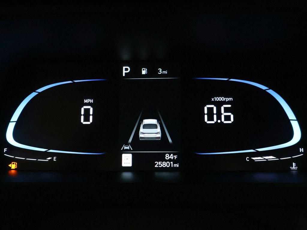 Certified 2025 Hyundai Elantra Sport FWD image 31