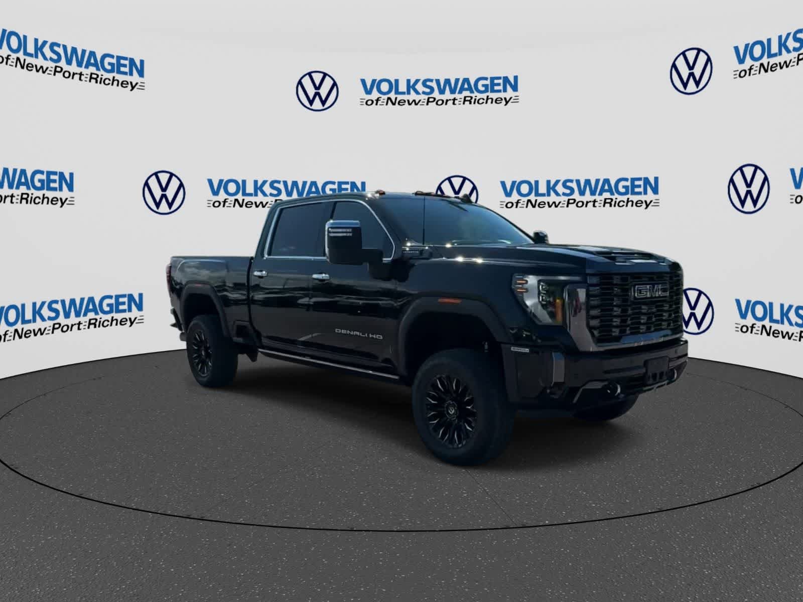 Used 2024 GMC Sierra 3500 Denali Ultimate AWD/4WD image 2