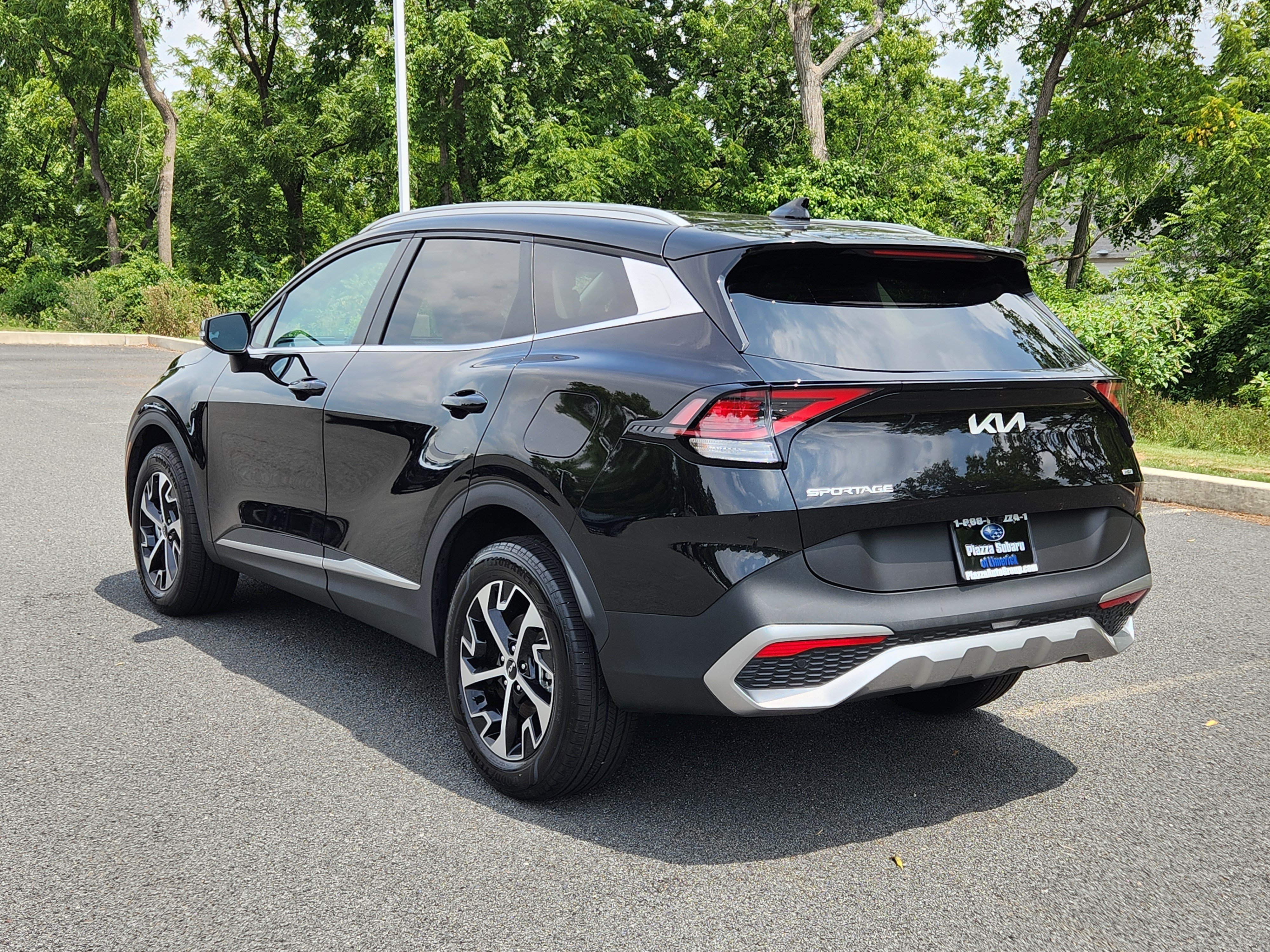 Used 2025 Kia Sportage EX AWD/4WD image 3