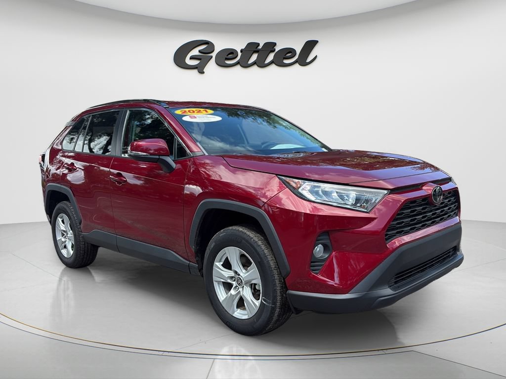 Used 2021 Toyota RAV4 XLE FWD image 3