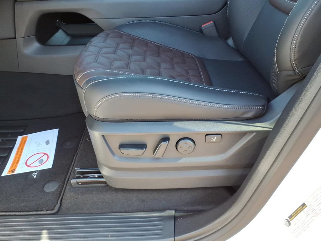 Used 2026 Nissan Armada Platinum Reserve w/ Accent Package AWD/4WD image 7