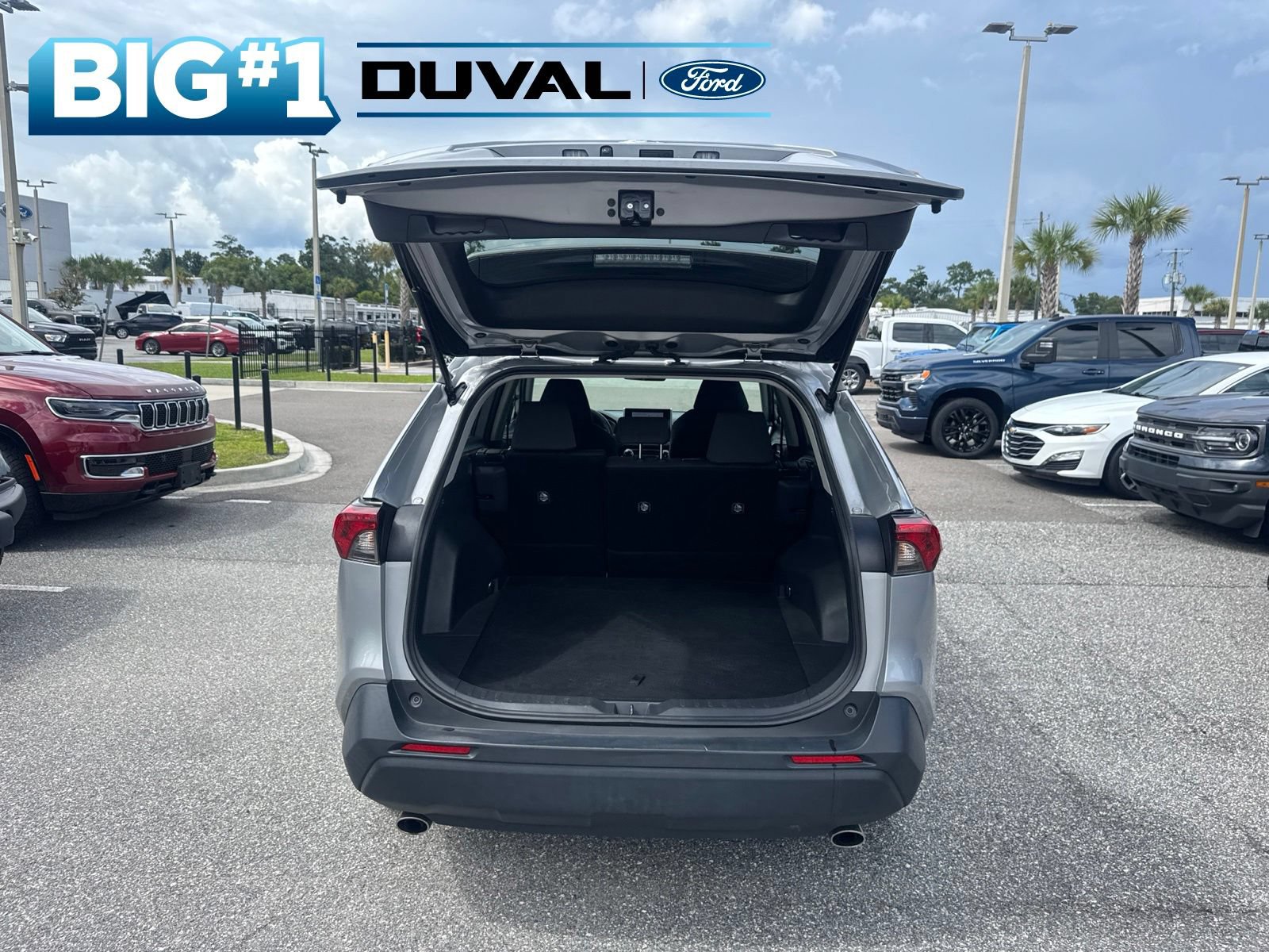 Used 2024 Toyota RAV4 XLE AWD/4WD image 8