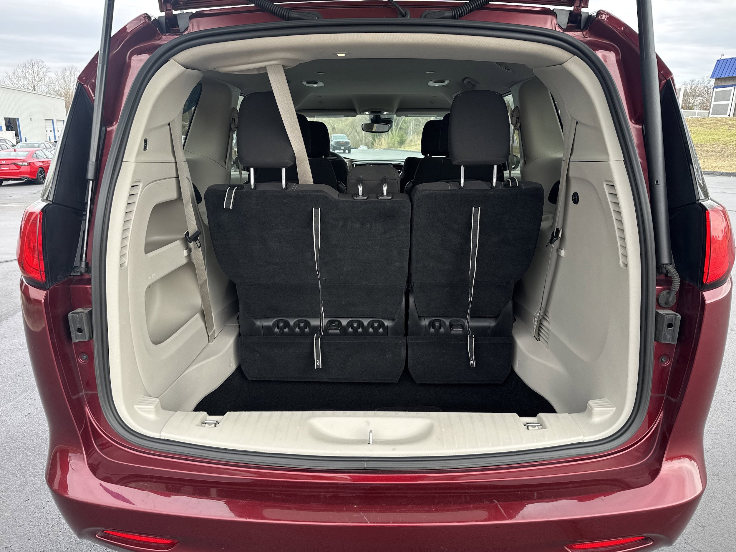 Used 2023 Chrysler Voyager LX FWD image 10