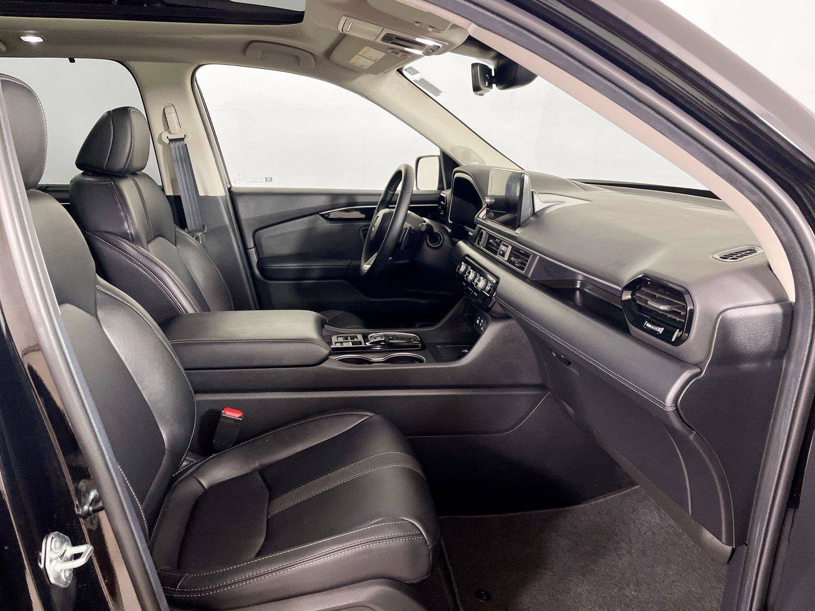 Used 2025 Honda Pilot Touring image 29