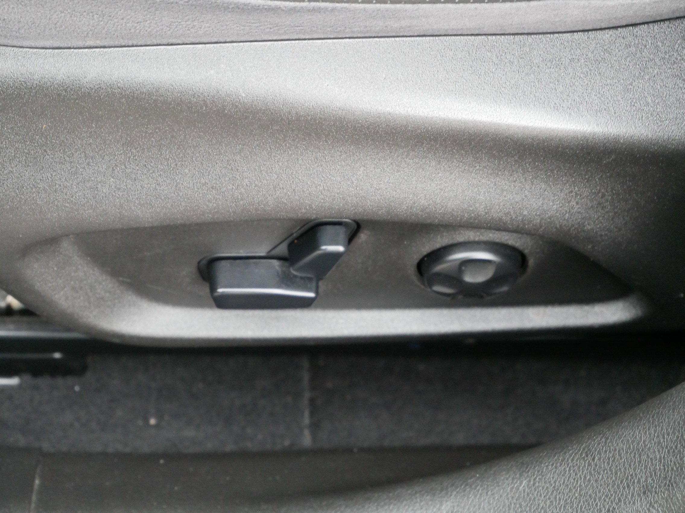 Used 2016 Jeep Renegade Limited image 20