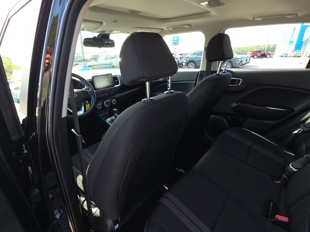 Used 2023 Hyundai Venue SEL FWD image 28