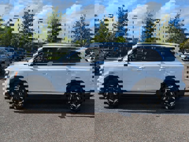 Used 2023 Kia Telluride EX w/ EX Captain's Chair Package image 7