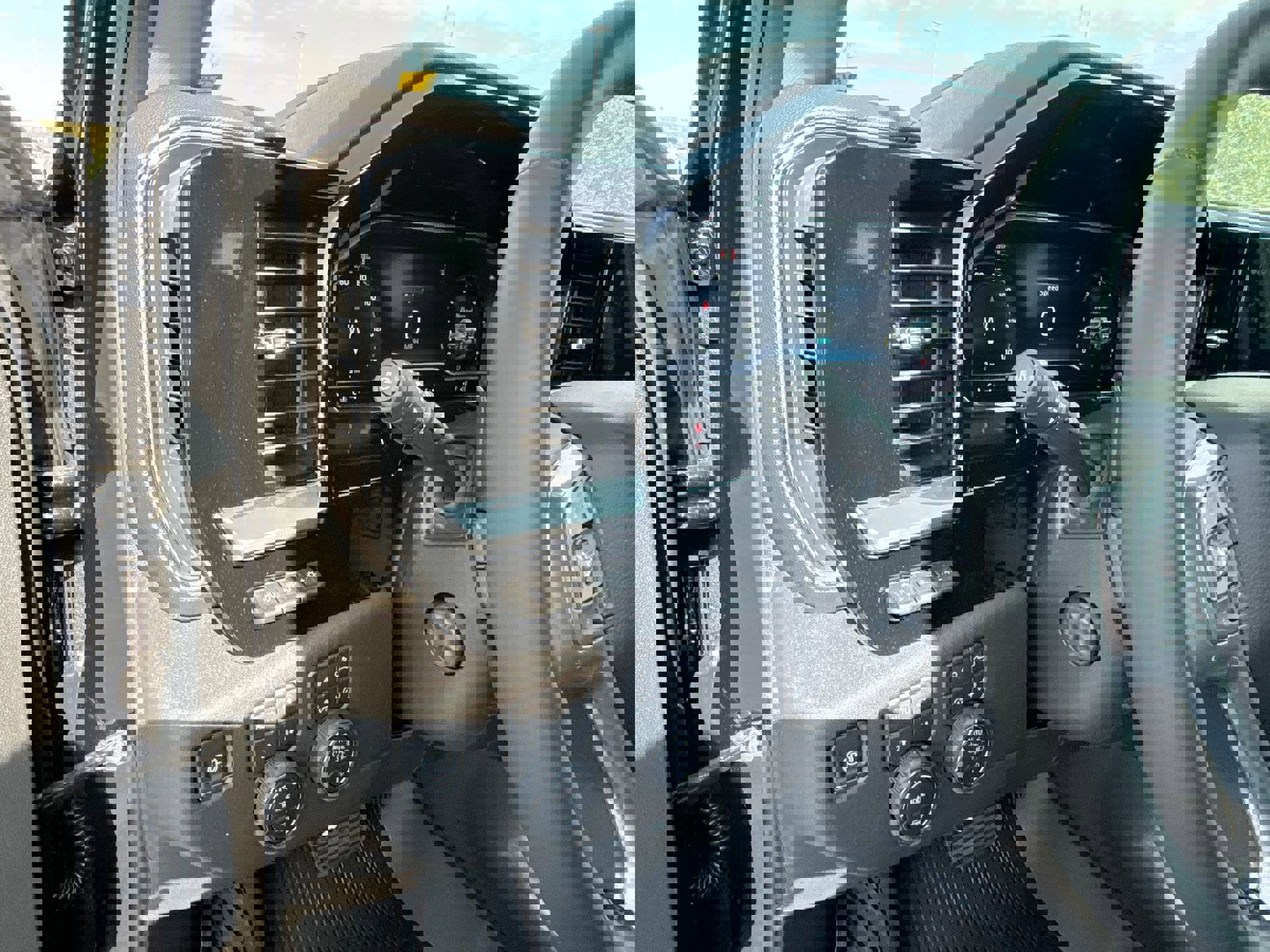 New 2025 Chevrolet Silverado 1500 LTZ w/ Technology Package image 47