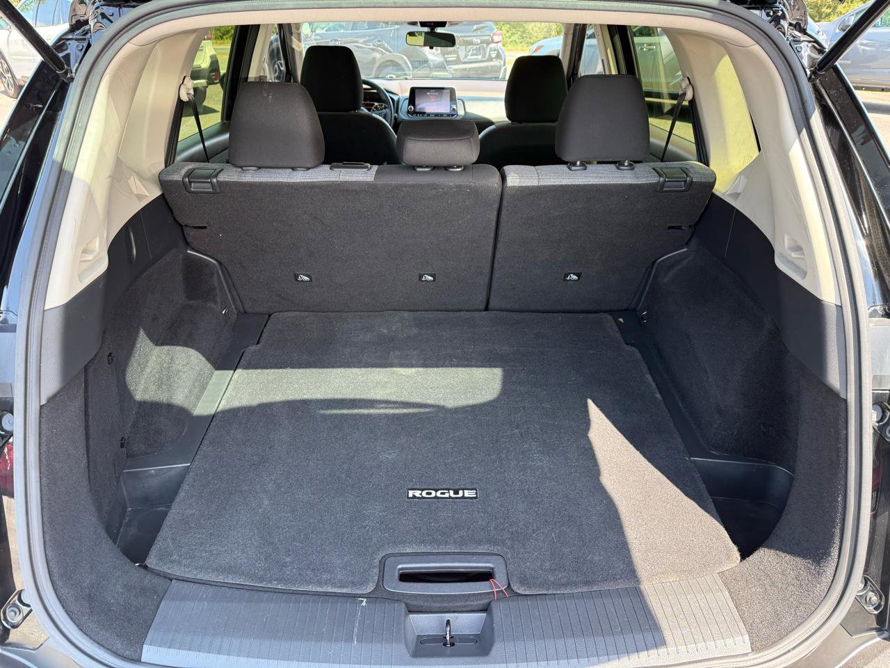 Used 2023 Nissan Rogue SV FWD image 17