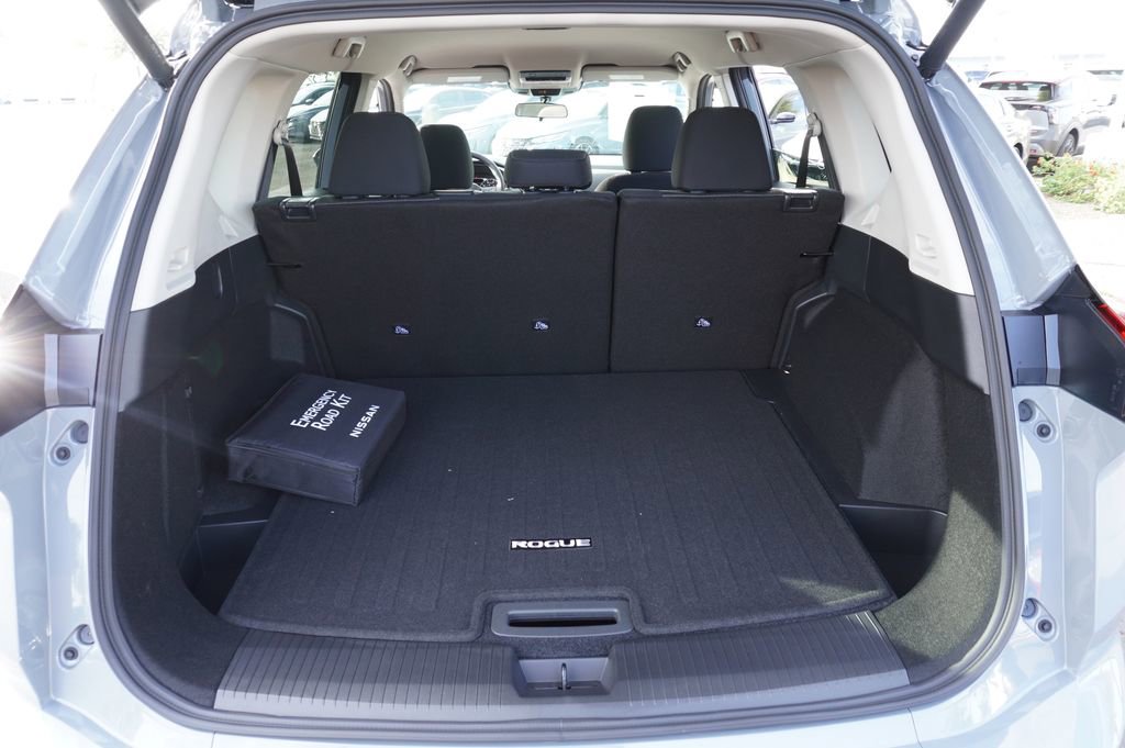New 2026 Nissan Rogue SV FWD image 8
