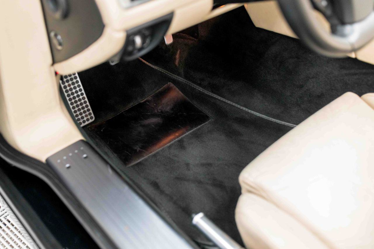 Used 2006 Aston Martin DB9 Volante RWD image 50