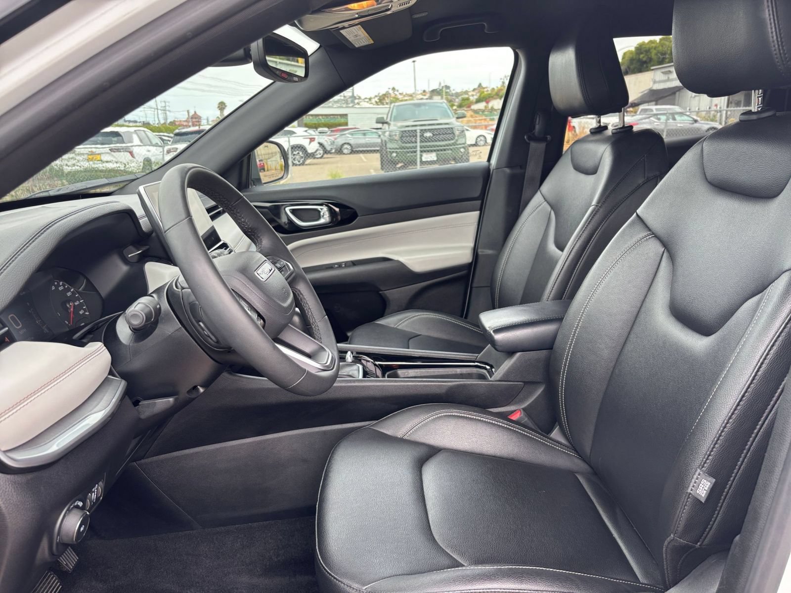 Used 2025 Jeep Compass Limited AWD/4WD image 27
