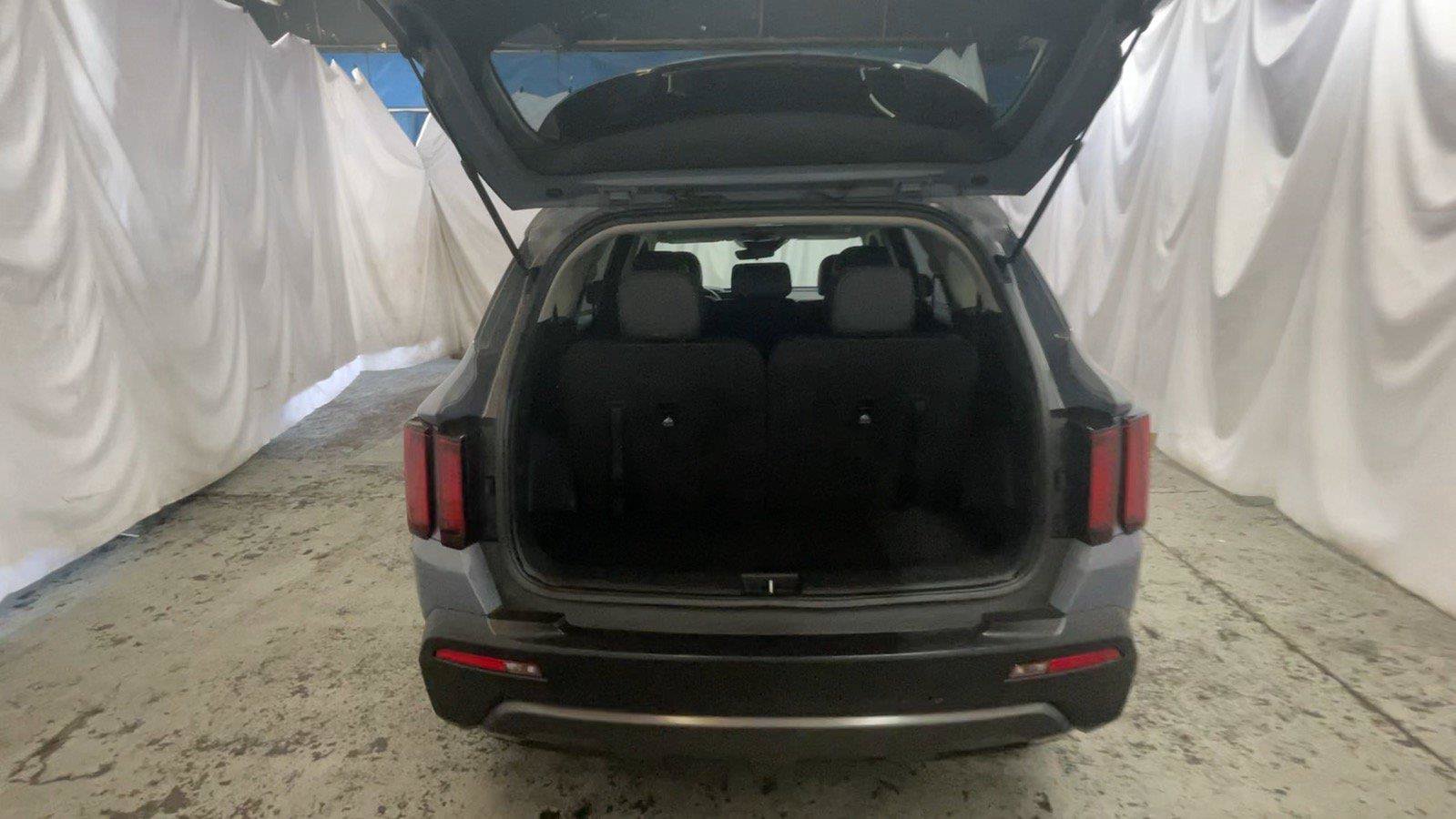 Used 2021 Kia Sorento S w/ Panoramic Sunroof Package AWD/4WD image 17