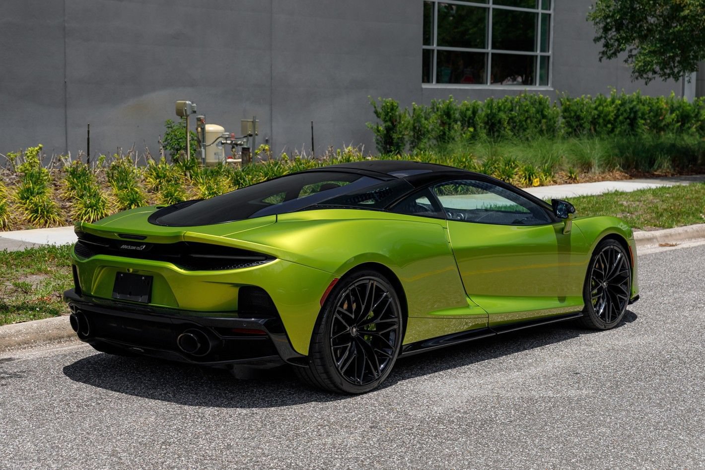 Used 2023 McLaren GT RWD image 8