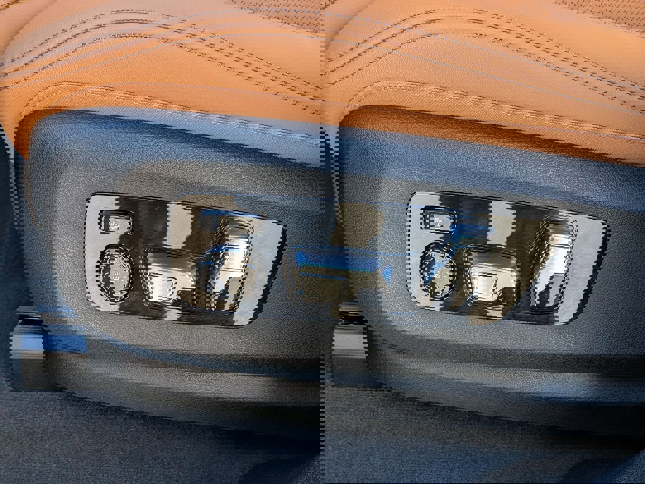 New 2026 BMW X6 xDrive40i w/ Climate Comfort Package image 16