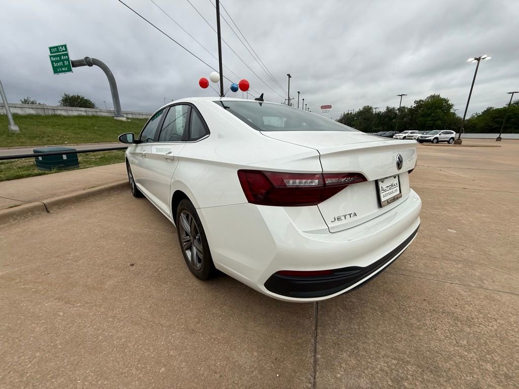 Used 2024 Volkswagen Jetta SE image 8