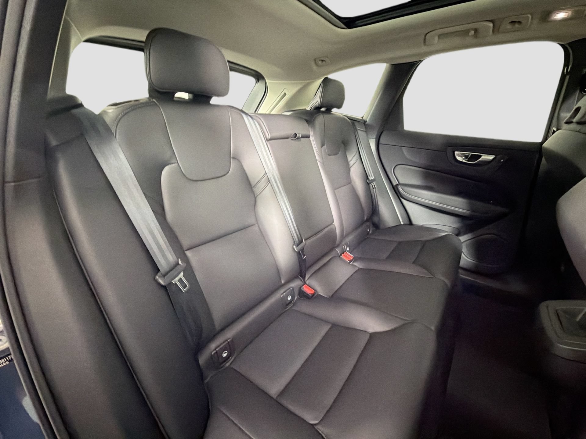 Certified 2025 Volvo XC60 B5 Core AWD/4WD image 27