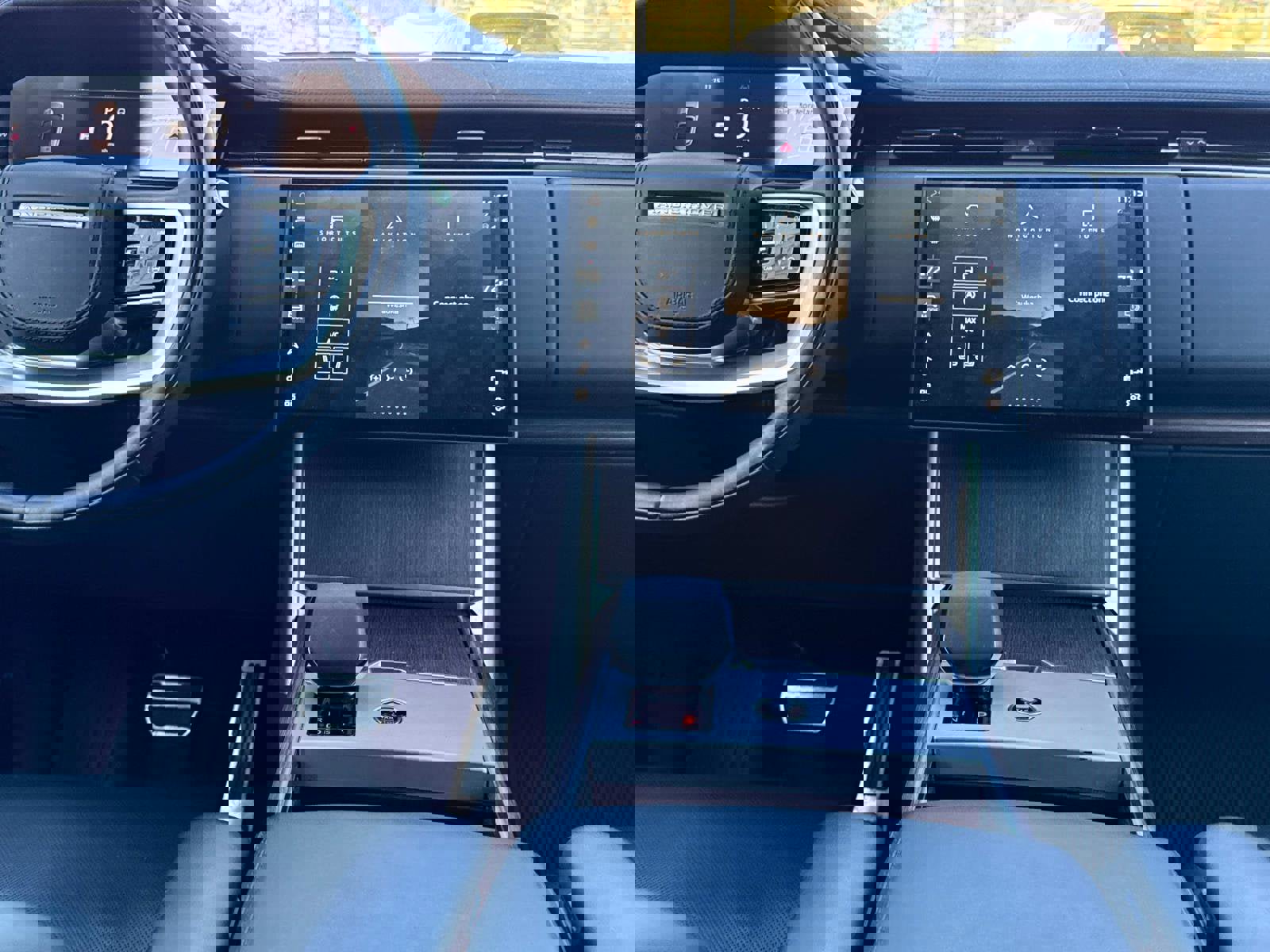 Certified 2024 Land Rover Range Rover Long Wheelbase SE image 16