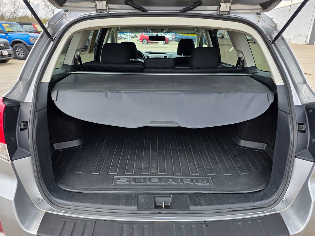 Used 2010 Subaru Outback 2.5i Premium AWD/4WD image 22