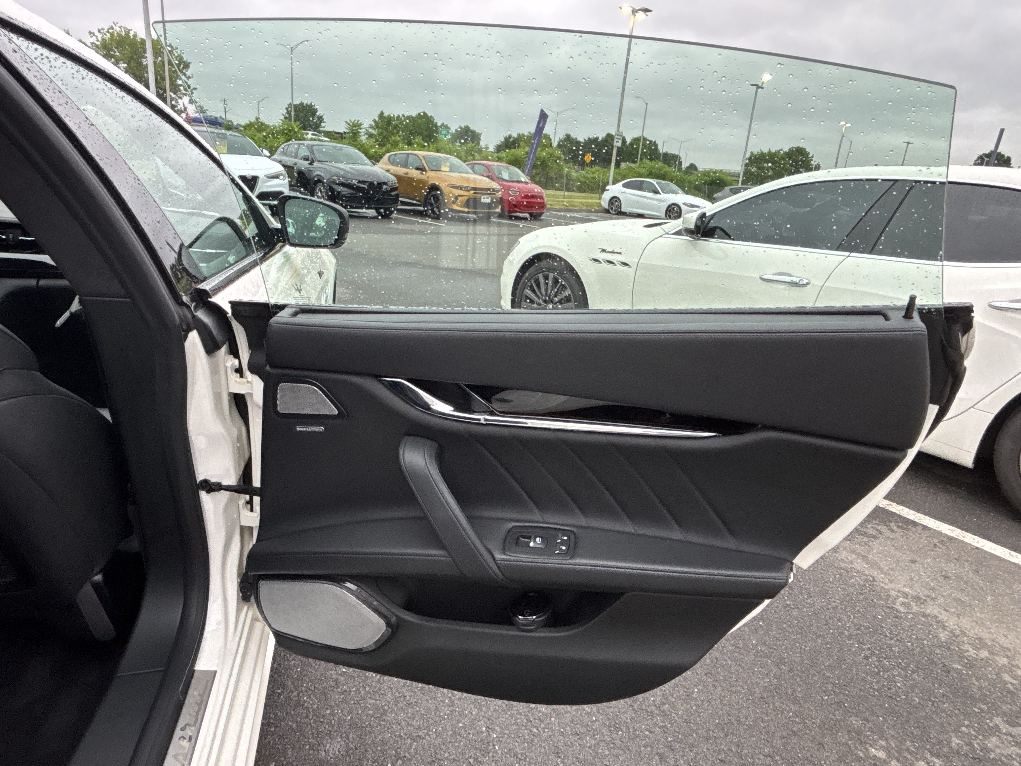 Used 2022 Maserati Quattroporte Modena RWD image 41