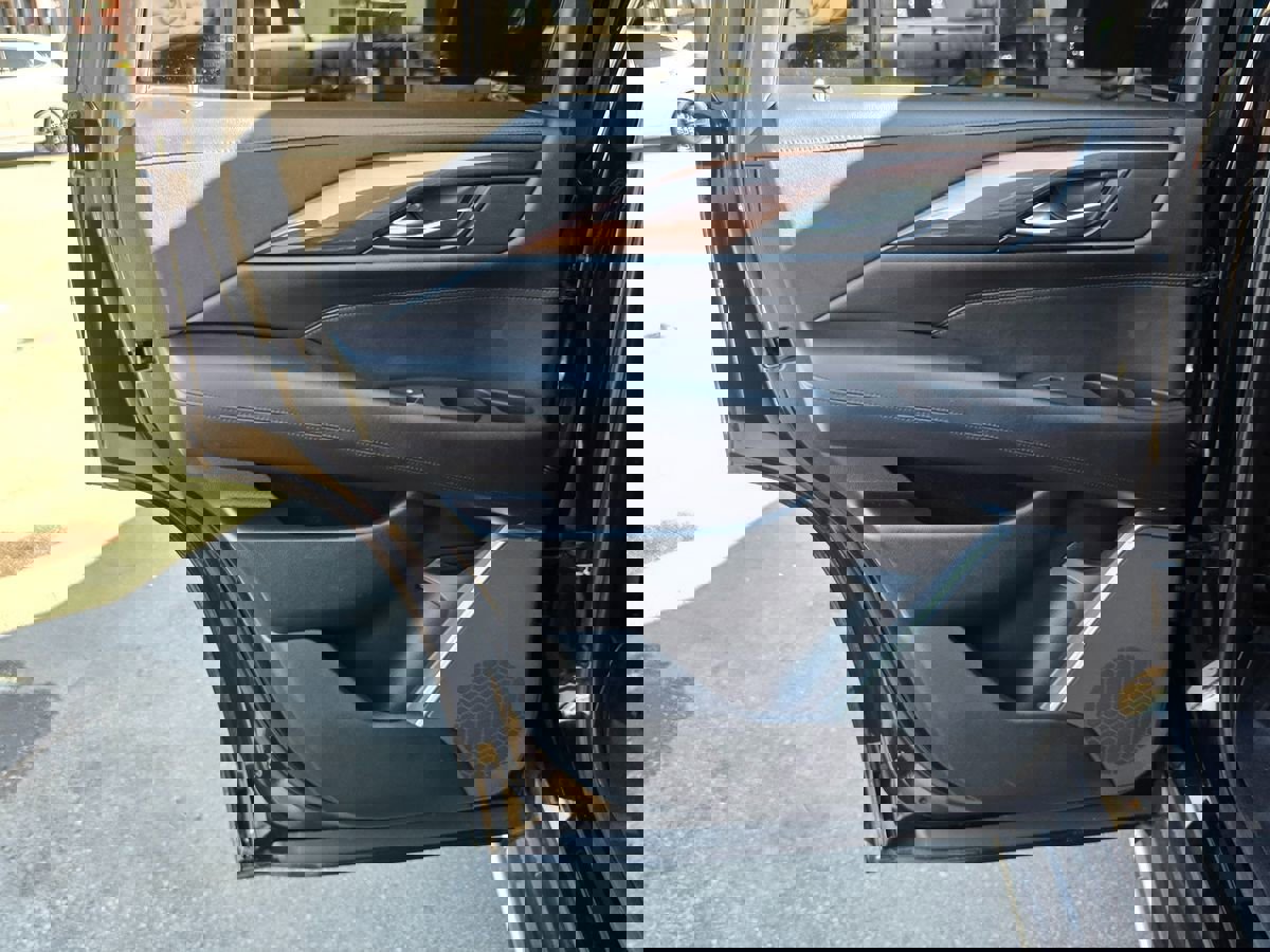 Used 2017 Cadillac Escalade Luxury image 25