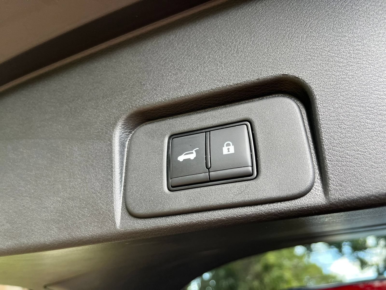 Used 2025 Nissan Rogue SV FWD image 22