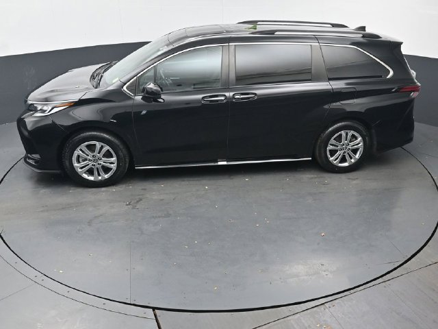 Used 2023 Toyota Sienna XSE w/ XSE Plus Package AWD/4WD image 38