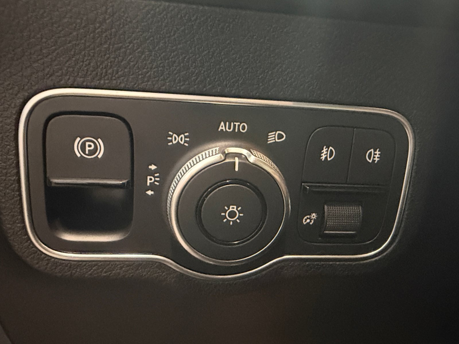 Used 2025 Mercedes-Benz GLB 250 image 23
