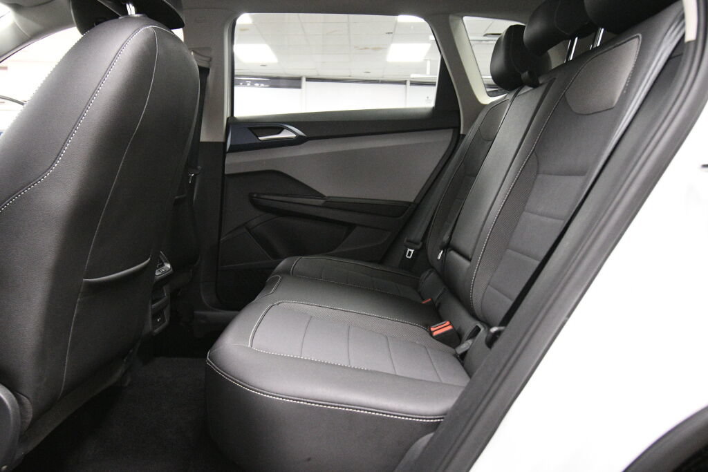 Used 2024 Volkswagen Taos SE FWD image 19
