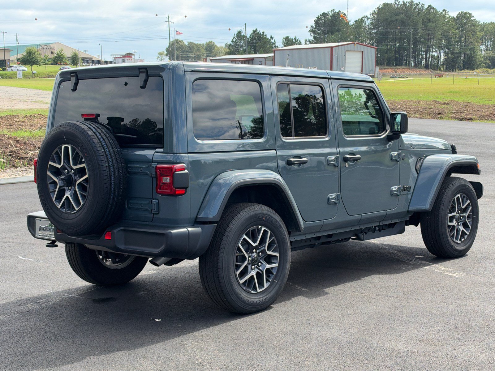Used 2026 Jeep Wrangler Unlimited Sahara AWD/4WD image 5