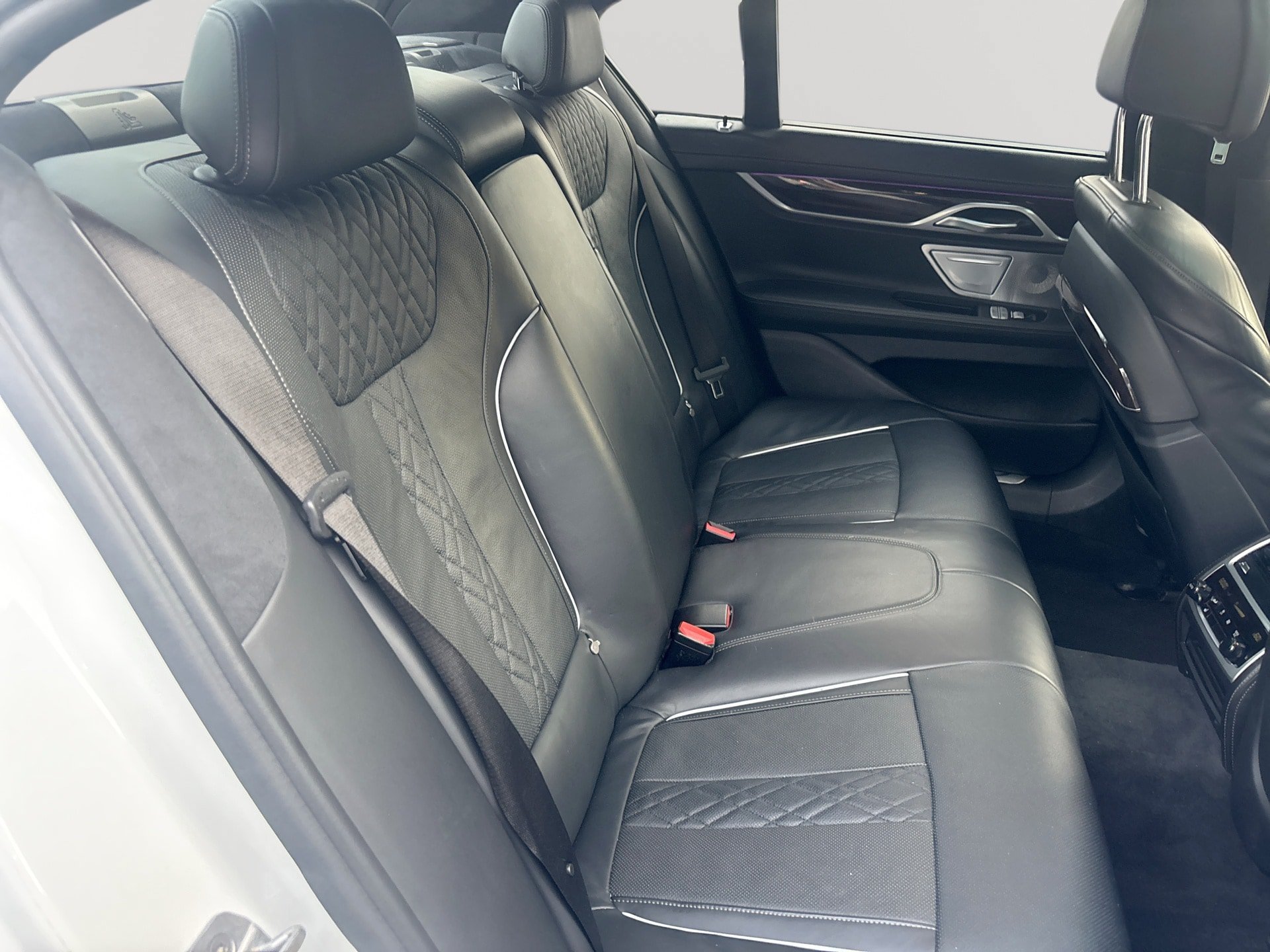 Used 2018 BMW 750i xDrive w/ Executive Package AWD/4WD image 27